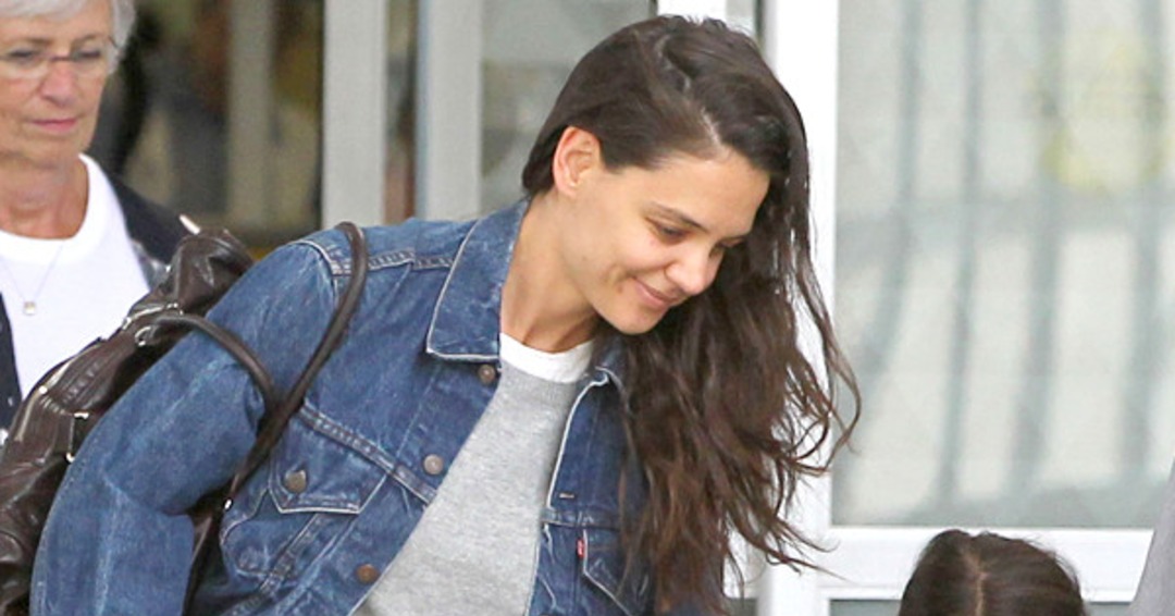 Katie & Suri Spotted at JFK Airport - E! Online